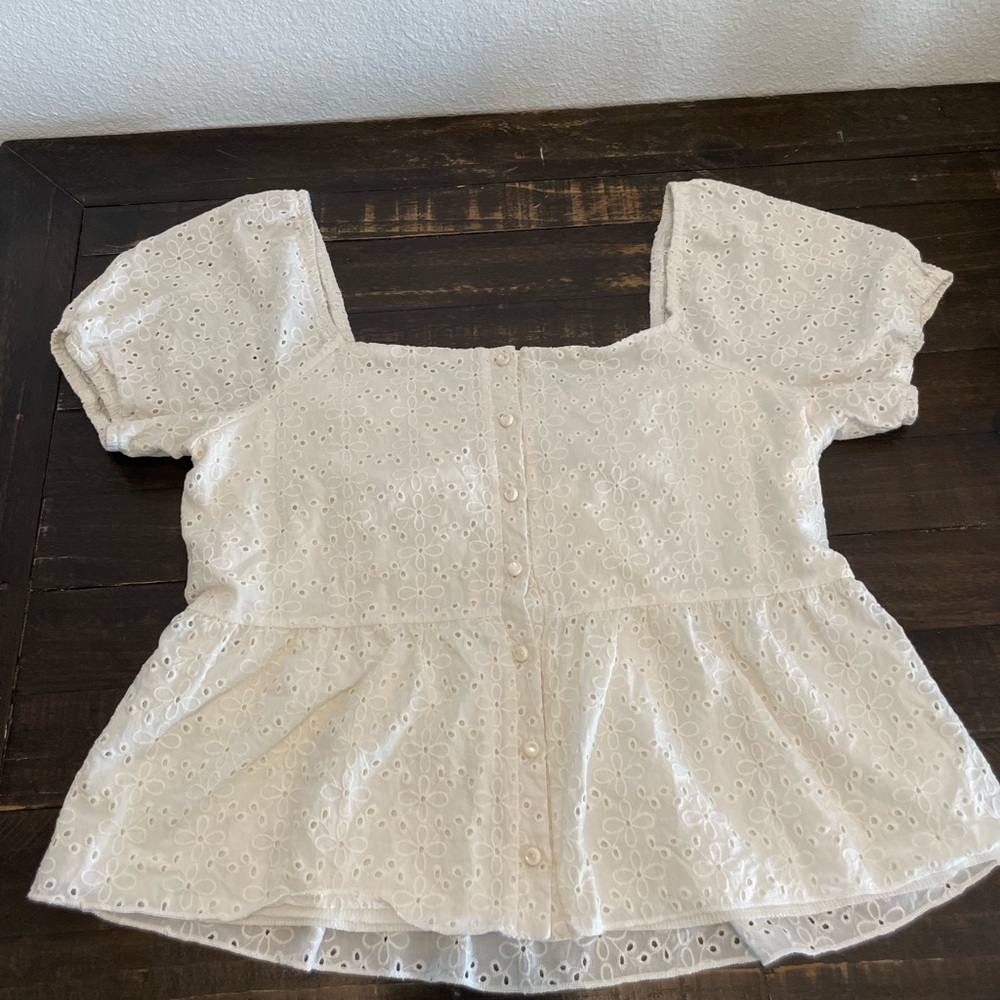 Kirious Los Angeles Medium Boutique 100% Cotton eyelet detailed White top